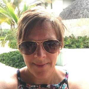 Meet your Posher, Dena